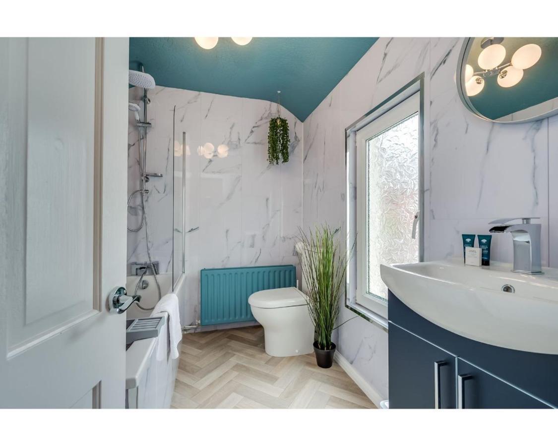 Central Belfast Apartments Chic Luxe R&R Экстерьер фото