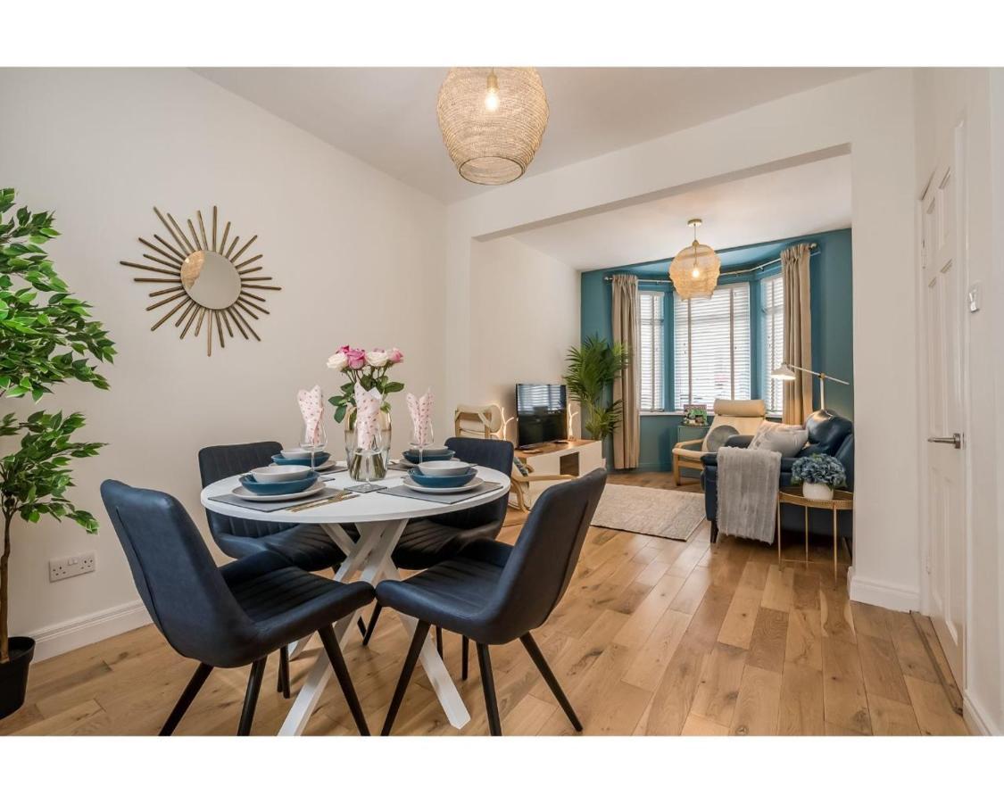 Central Belfast Apartments Chic Luxe R&R Экстерьер фото