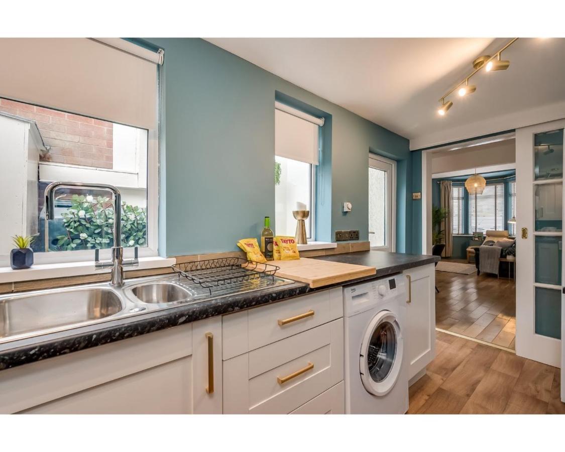 Central Belfast Apartments Chic Luxe R&R Экстерьер фото