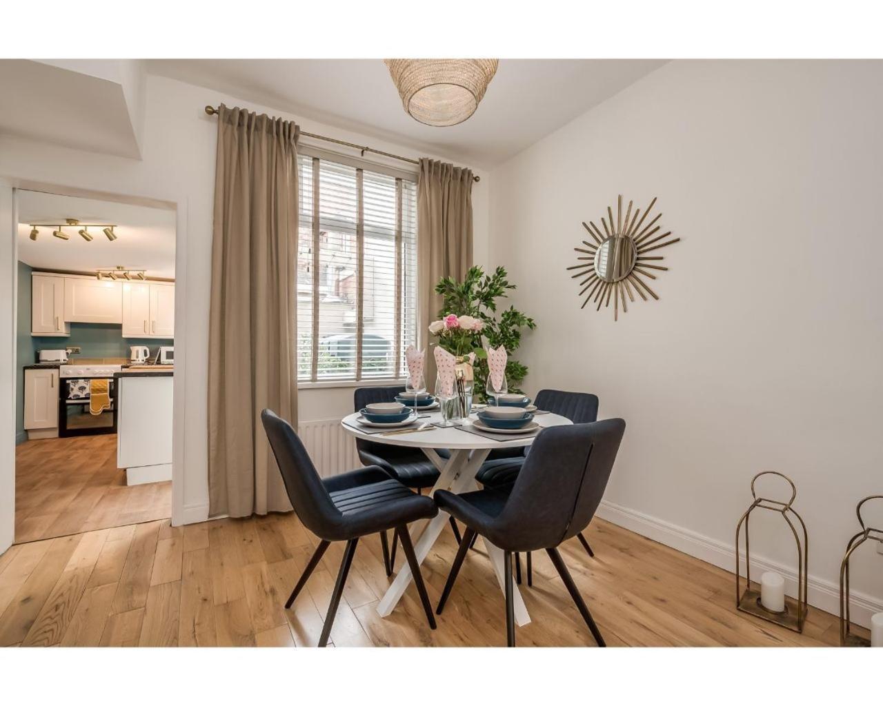 Central Belfast Apartments Chic Luxe R&R Экстерьер фото