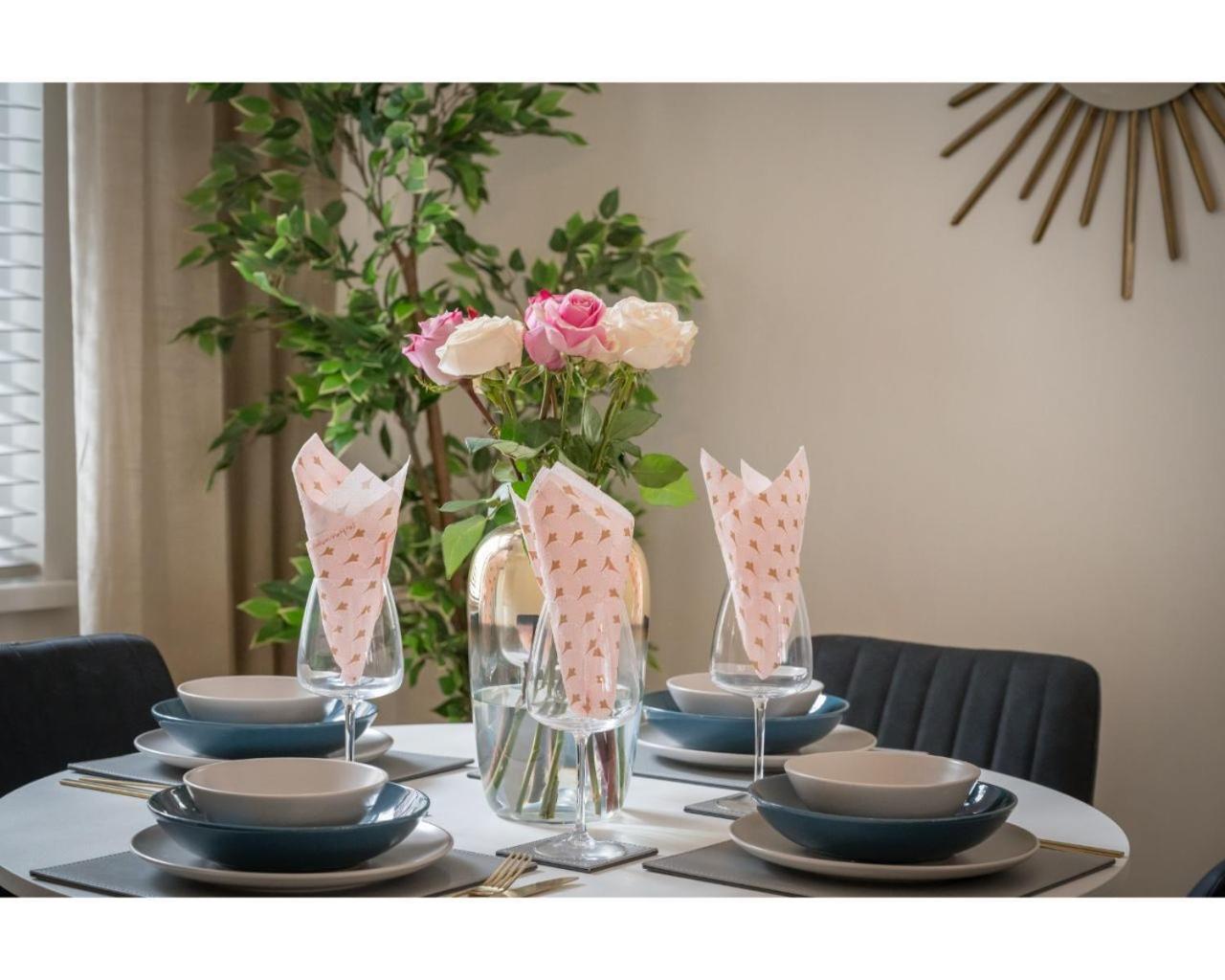 Central Belfast Apartments Chic Luxe R&R Экстерьер фото