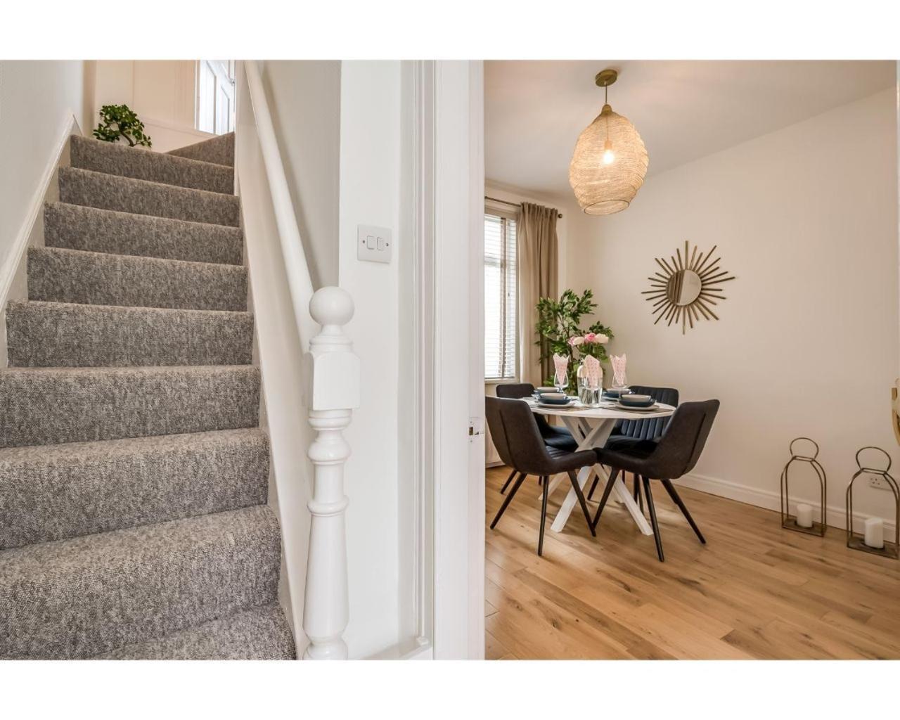 Central Belfast Apartments Chic Luxe R&R Экстерьер фото