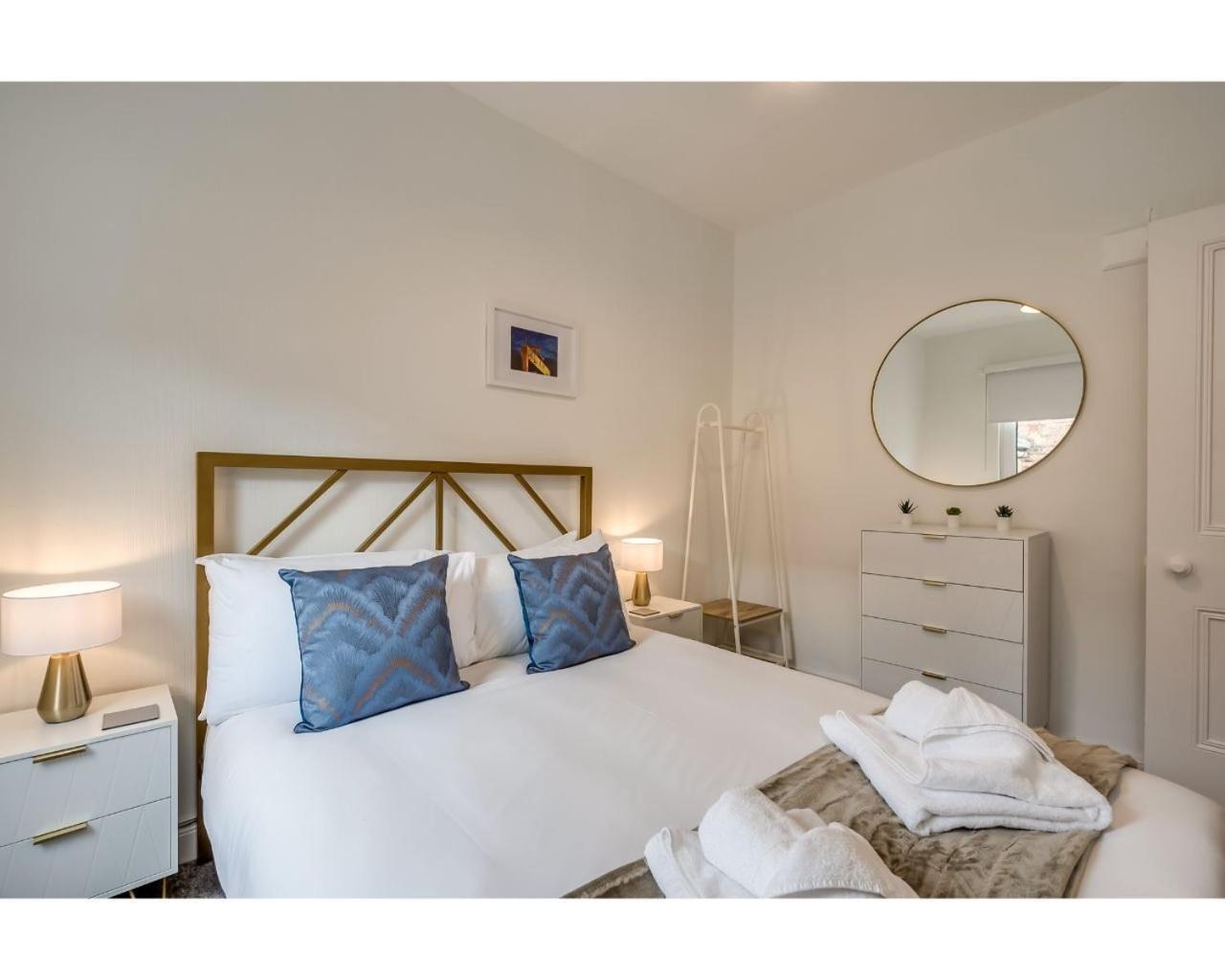 Central Belfast Apartments Chic Luxe R&R Номер фото
