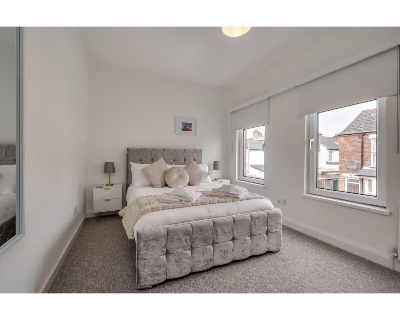 Central Belfast Apartments Chic Luxe R&R Номер фото