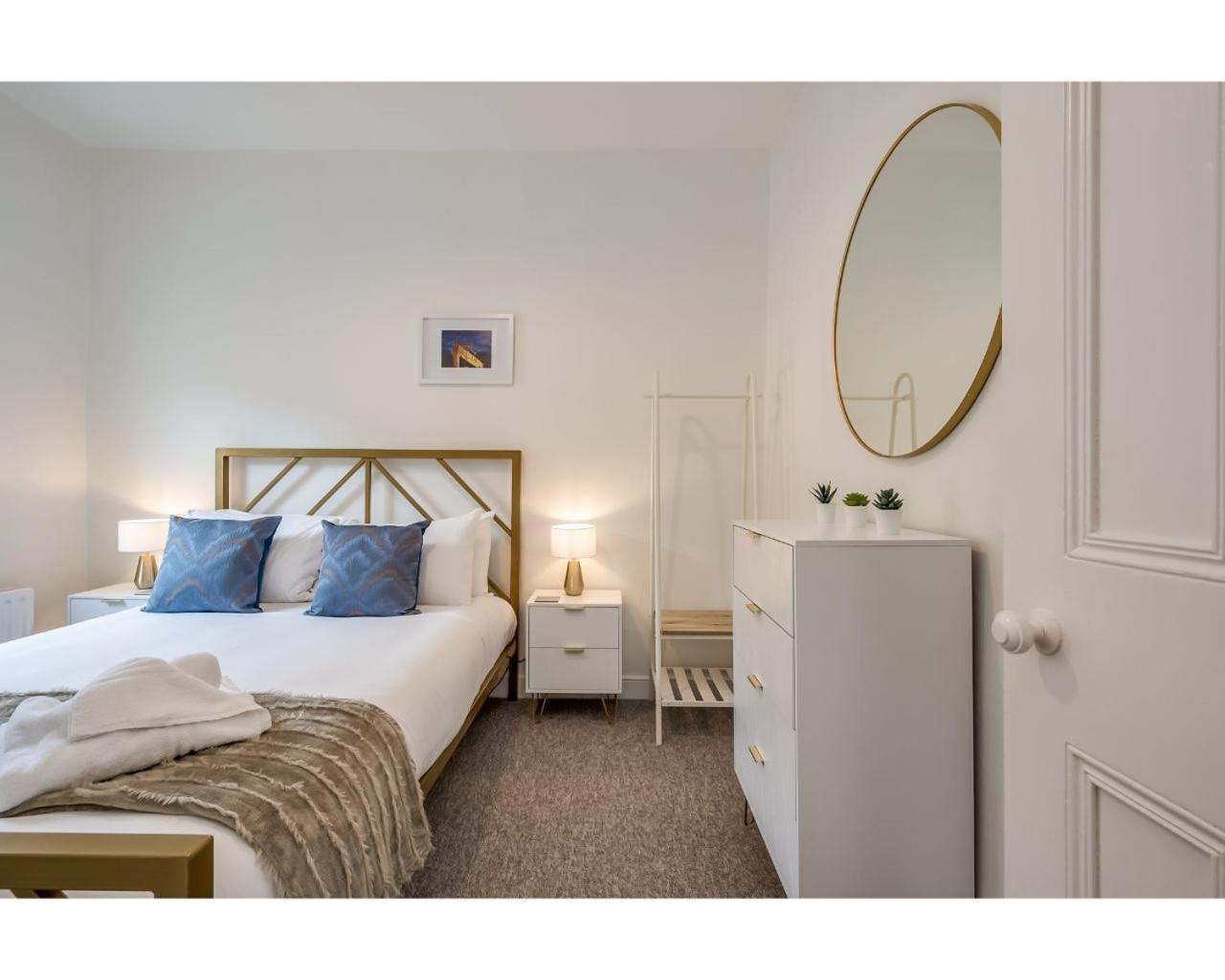 Central Belfast Apartments Chic Luxe R&R Номер фото