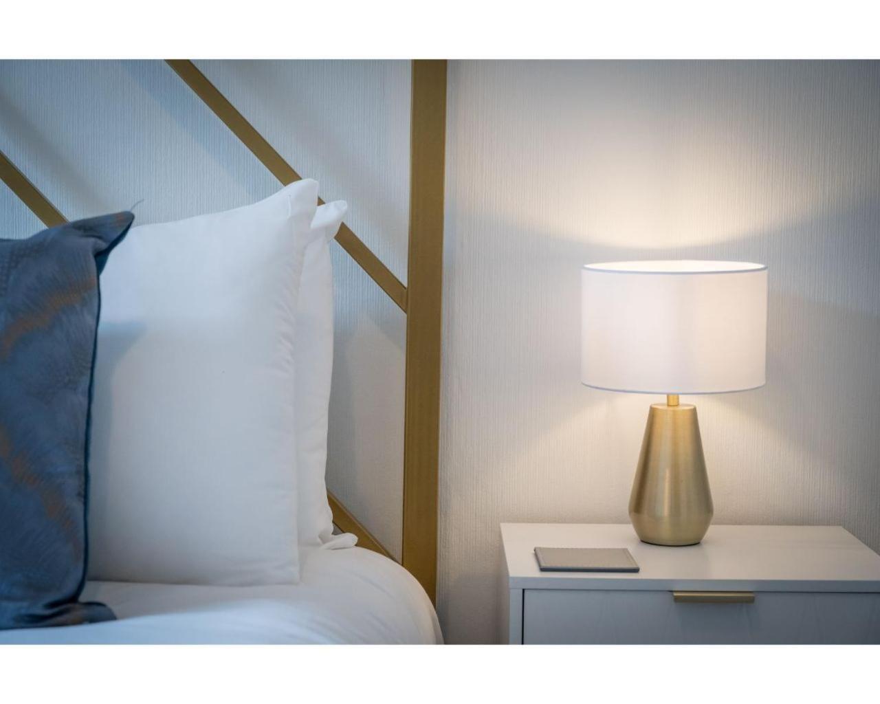 Central Belfast Apartments Chic Luxe R&R Номер фото